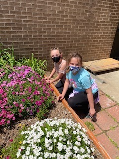April 22 is Earth Day! 🌎 Roosa Elementary wishes you a Happy Earth Day! 🌎 There are many ways to enjoy Earth Day: enjoy a bike ride, plant a tree🌳, take a walk, or just smell the flowers🌷