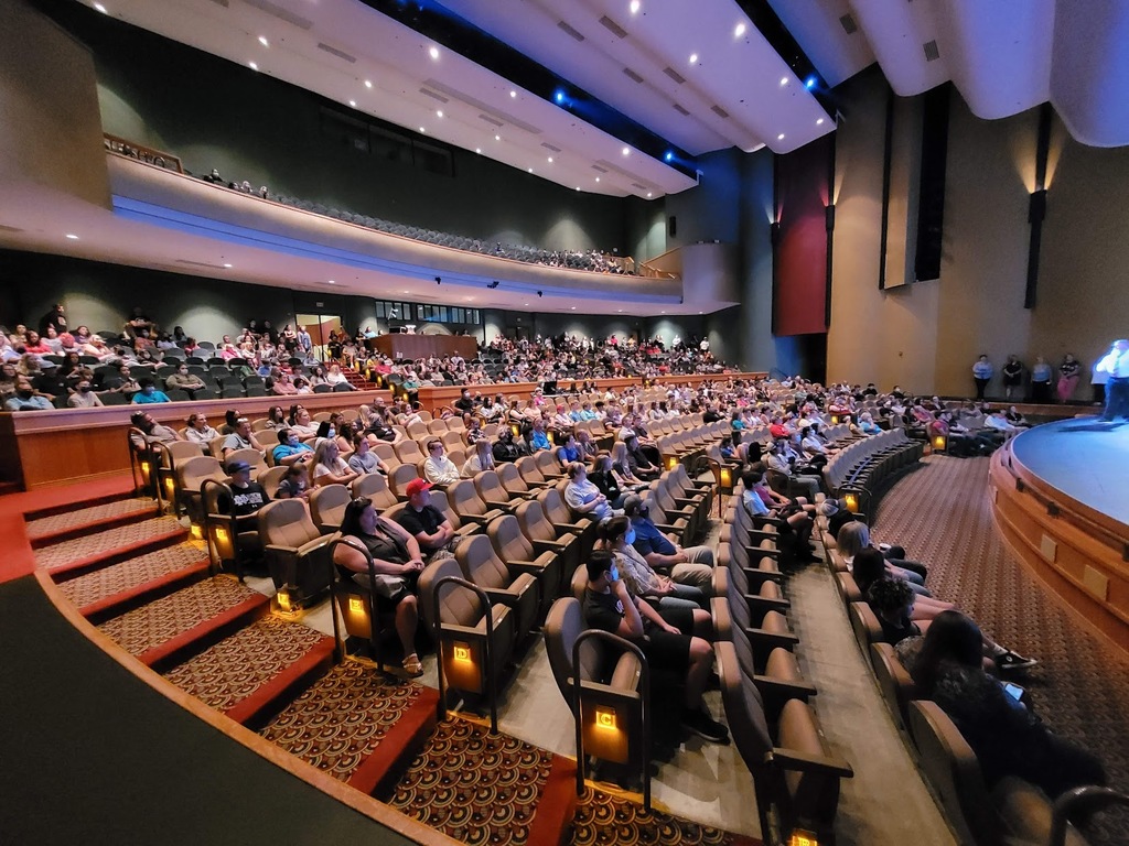 parents attend freshman orientation meeting