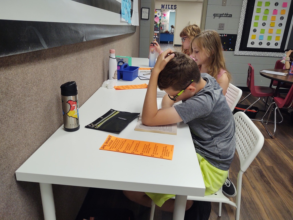 4th grade students participate in independent reading time using a Real Reading Checklist. This checklist leads students to ask questions about what they are reading, and therefore increase comprehension of their selected text! #CPSZEBRAPRIDE