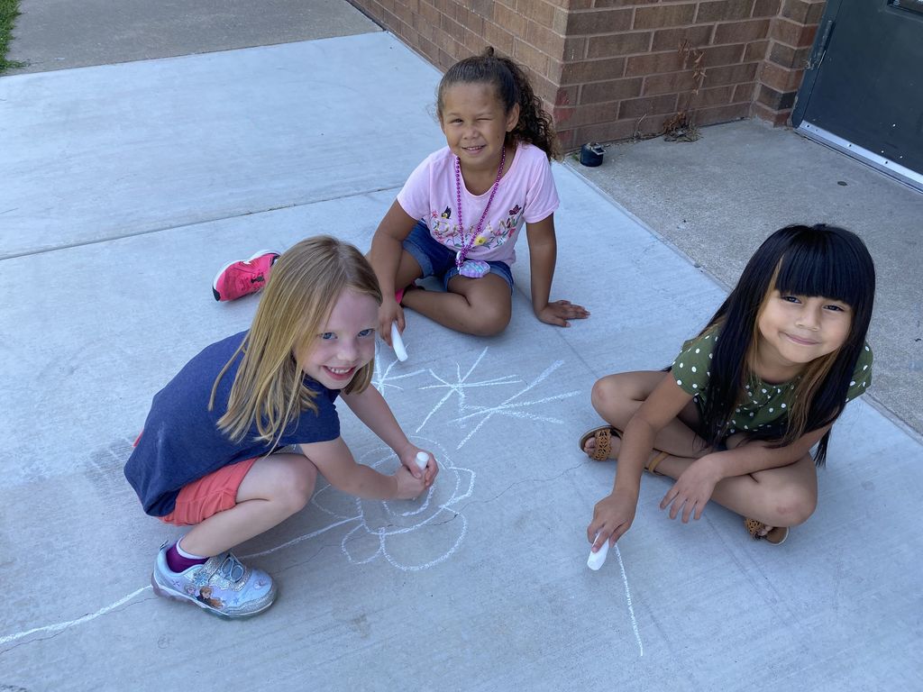 Did you know that playing with chalk can help kids develop color recgonition, sorting and matching skills? These kindergarten students had so much fun learning outside while creating designs with sidewalk chalk! #CPSZEBRAPRIDE