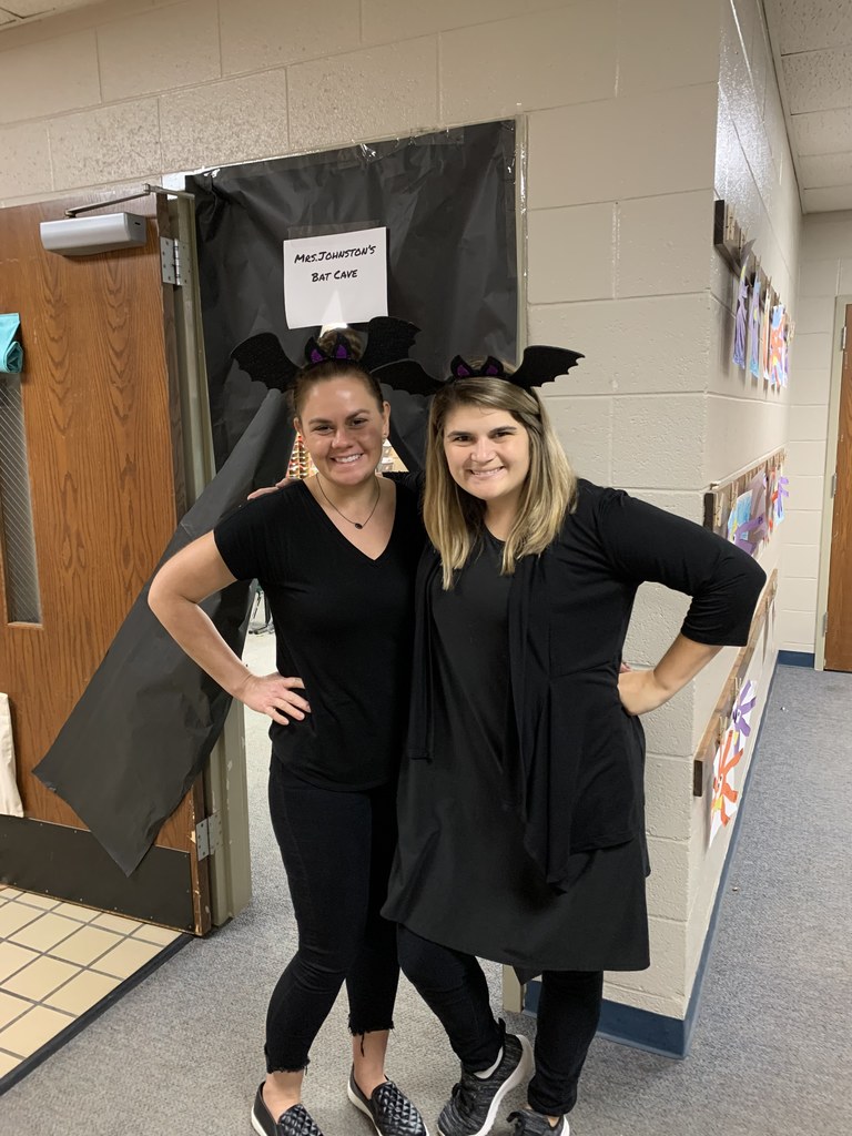 2nd graders have "gone BATTY!" 2nd grade students in Mrs. Howell and Mrs. Johnston's classes worked on their first research project on...BATS!! Students learned about where bats live, what they eat, when they are active...these second graders are bat experts! #CPSZEBRAPRIDE