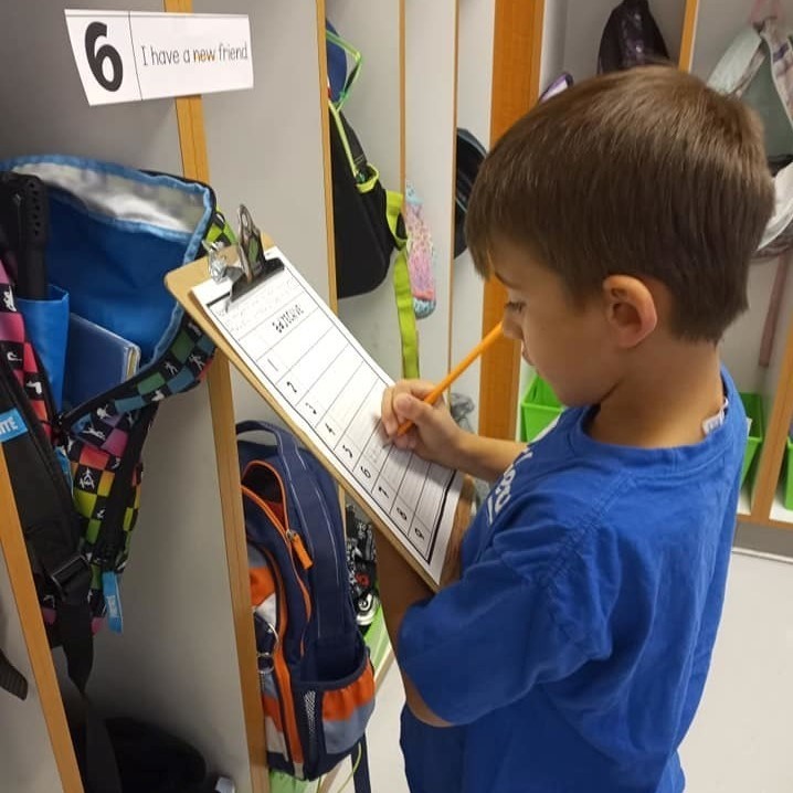 Student with a list of adjectives on a clipboard
