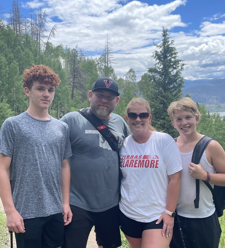 Lee family with mountains in the background