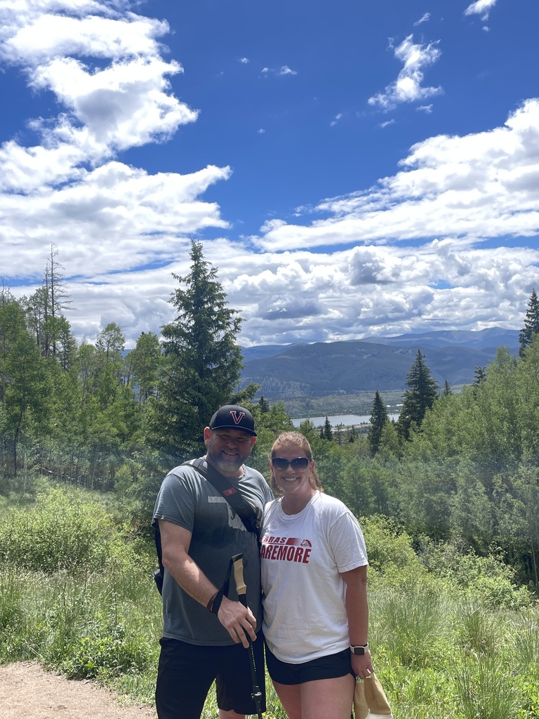 Lee family with mountains in the background