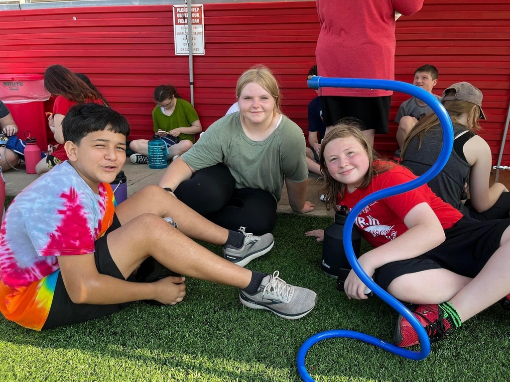 Kids sitting on truf